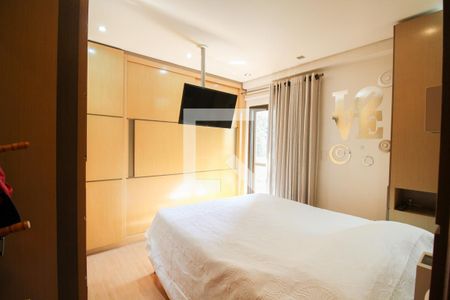 Apartamento à venda com 135m², 3 quartos e 2 vagas Apartamento à venda com 135m², 3 quartos e 2 vagasSuíte