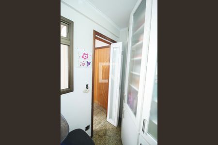 Apartamento à venda com 135m², 3 quartos e 2 vagas Apartamento à venda com 135m², 3 quartos e 2 vagasQuarto de Serviço