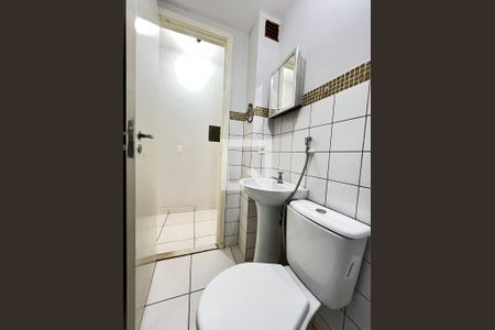 Banheiro de kitnet/studio para alugar com 1 quarto, 24m² em Asa Norte, Brasília