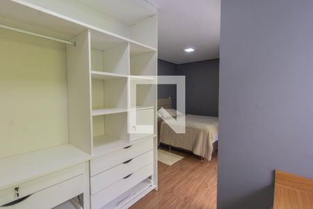 Closet do quarto 1 de casa de condomínio para alugar com 2 quartos, 160m² em Jansen, Gravataí