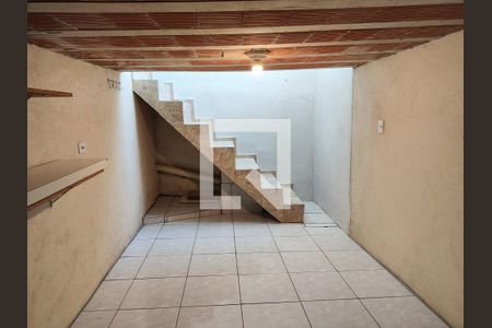 Casa para alugar com 60m², 1 quarto e sem vagaPorão / espaço extra