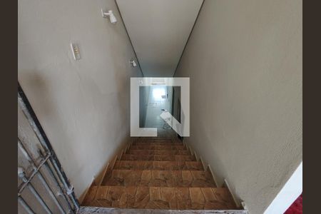 Escadaria de entrada de casa para alugar com 1 quarto, 40m² em Parque Atlântica, Ferraz de Vasconcelos