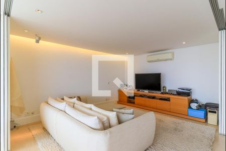 Sala de TV de apartamento à venda com 2 quartos, 178m² em Campo Belo, São Paulo
