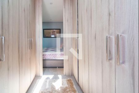 Casa de condomínio à venda com 140m², 2 quartos e 2 vagas Casa de condomínio à venda com 140m², 2 quartos e 2 vagasCloset do Quarto 2