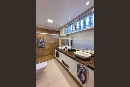 Casa à venda com 350m², 3 quartos e 4 vagasBanheiro