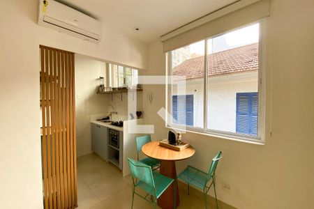 Sala/Cozinha de apartamento à venda com 1 quarto, 60m² em Leblon, Rio de Janeiro