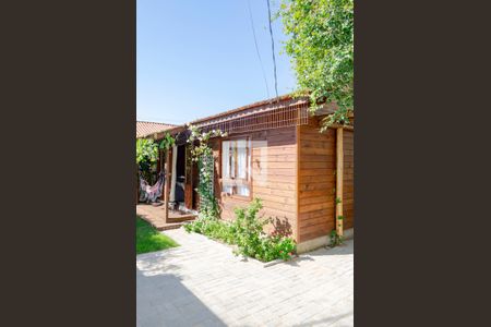 Casa para alugar com 70m², 2 quartos e 2 vagas Casa para alugar com 70m², 2 quartos e 2 vagasFachada