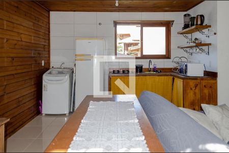 Sala / Cozinha de casa para alugar com 2 quartos, 70m² em Campeche, Florianópolis
