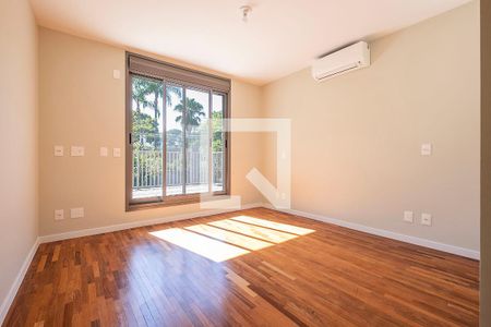 Suíte 1 de casa à venda com 5 quartos, 371m² em Alto de Pinheiros, São Paulo