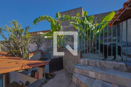 Casa à venda com 360m², 3 quartos e 4 vagas Casa à venda com 360m², 3 quartos e 4 vagasQuintal