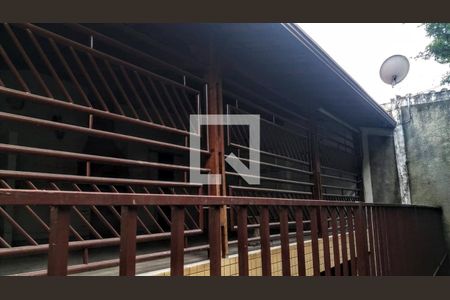 Casa à venda com 270m², 4 quartos e 3 vagas Casa à venda com 270m², 4 quartos e 3 vagasFachada