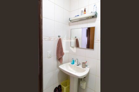 Casa à venda com 195m², 3 quartos e 3 vagasBanheiro Suíte 2