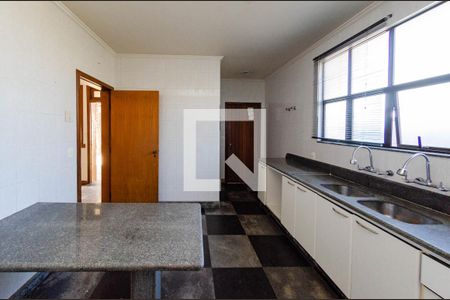 Casa à venda com 310m², 3 quartos e 3 vagas Casa à venda com 310m², 3 quartos e 3 vagasCozinha