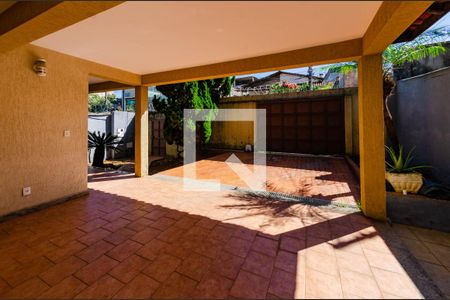 Casa à venda com 310m², 3 quartos e 3 vagas Casa à venda com 310m², 3 quartos e 3 vagasGaragem