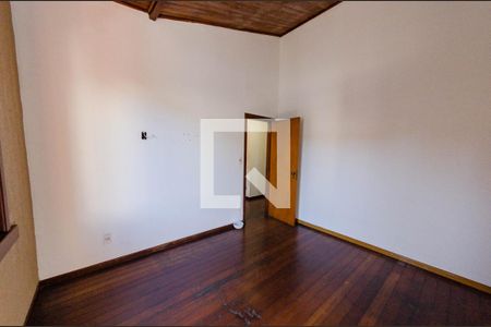 Casa à venda com 310m², 3 quartos e 3 vagas Casa à venda com 310m², 3 quartos e 3 vagasQuarto