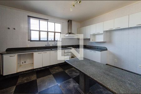 Casa à venda com 310m², 3 quartos e 3 vagas Casa à venda com 310m², 3 quartos e 3 vagasCozinha