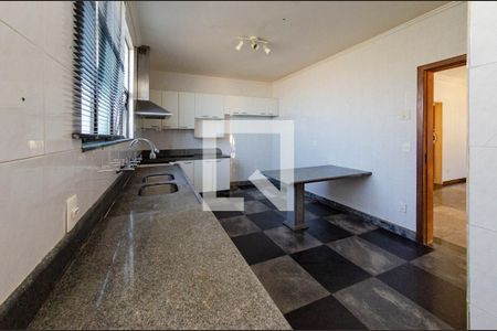 Casa à venda com 310m², 3 quartos e 3 vagas Casa à venda com 310m², 3 quartos e 3 vagasCozinha