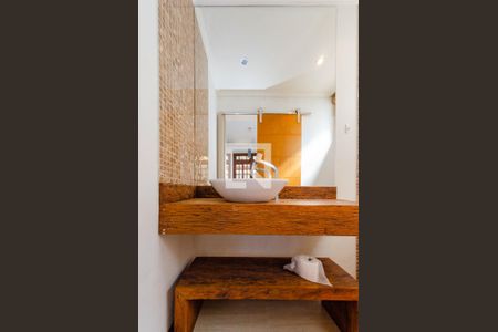 Casa à venda com 310m², 3 quartos e 3 vagas Casa à venda com 310m², 3 quartos e 3 vagasLavabo