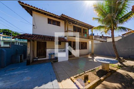 Casa à venda com 310m², 3 quartos e 3 vagas Casa à venda com 310m², 3 quartos e 3 vagasQuintal