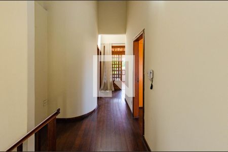 Casa à venda com 310m², 3 quartos e 3 vagas Casa à venda com 310m², 3 quartos e 3 vagasCorredor