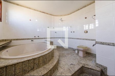 Casa à venda com 310m², 3 quartos e 3 vagas Casa à venda com 310m², 3 quartos e 3 vagasBanheiro suíte 2