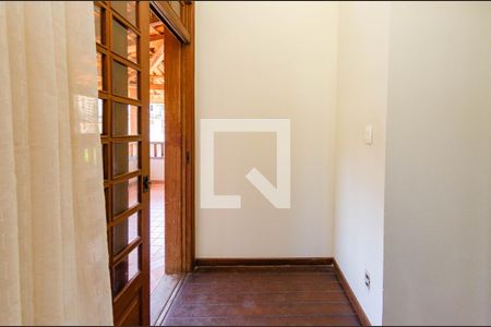 Casa à venda com 310m², 3 quartos e 3 vagas Casa à venda com 310m², 3 quartos e 3 vagasCorredor