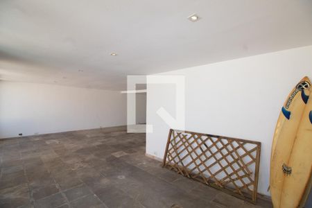 Apartamento à venda com 350m², 5 quartos e 3 vagas Apartamento à venda com 350m², 5 quartos e 3 vagasCobertura