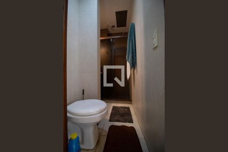 Apartamento à venda com 350m², 5 quartos e 3 vagas Apartamento à venda com 350m², 5 quartos e 3 vagasBanheiro da Suíte 2