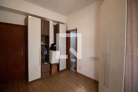 Apartamento à venda com 350m², 5 quartos e 3 vagas Apartamento à venda com 350m², 5 quartos e 3 vagasSuíte 2