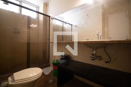 Apartamento à venda com 350m², 5 quartos e 3 vagas Apartamento à venda com 350m², 5 quartos e 3 vagasBanheiro da Suíte 1