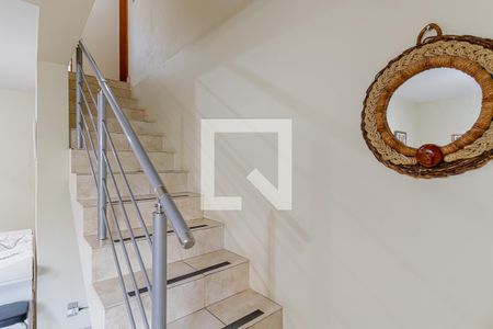 Escadas de casa para alugar com 3 quartos, 73m² em Cursino, São Paulo