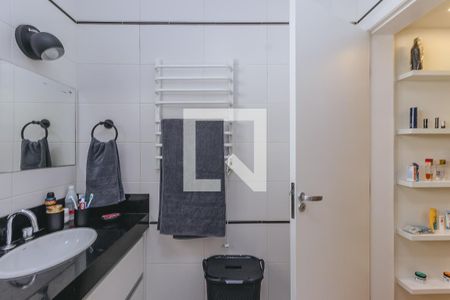 Casa de condomínio para alugar com 325m², 4 quartos e 4 vagasBanheiro Quarto 3