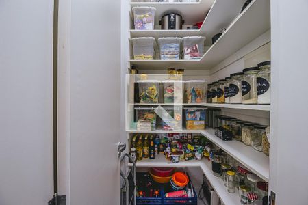 Casa de condomínio para alugar com 325m², 4 quartos e 4 vagasDespensa