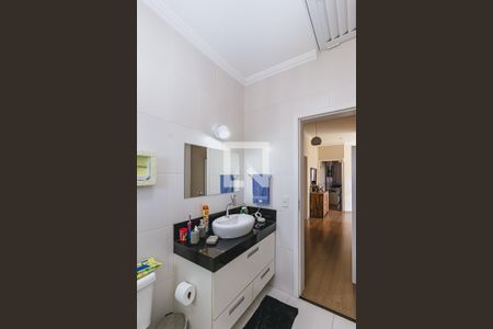 Casa de condomínio para alugar com 325m², 4 quartos e 4 vagasBanheiro 1
