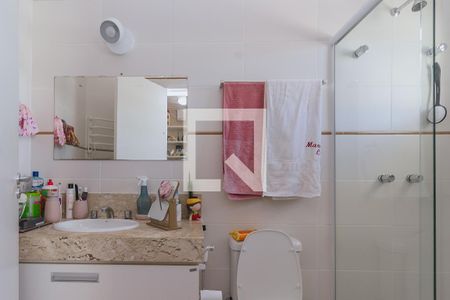 Casa de condomínio para alugar com 325m², 4 quartos e 4 vagasBanheiro quarto 1