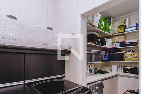 Casa de condomínio para alugar com 325m², 4 quartos e 4 vagasÁrea de Serviço