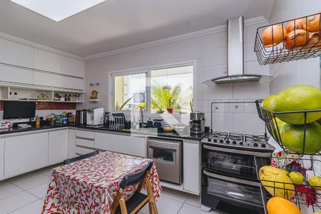 Casa de condomínio para alugar com 325m², 4 quartos e 4 vagasCozinha