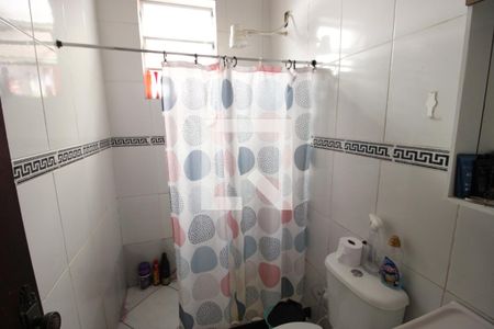 Banheiro de casa para alugar com 2 quartos, 50m² em Marechal Hermes, Rio de Janeiro