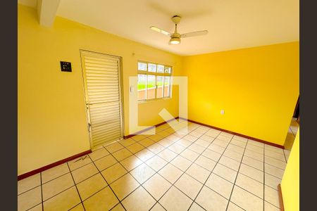 Sala de apartamento para alugar com 3 quartos, 80m² em São João do Rio Vermelho, Florianópolis