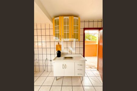 Cozinha de apartamento para alugar com 3 quartos, 80m² em São João do Rio Vermelho, Florianópolis