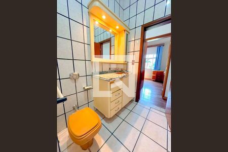 Banheiro  de apartamento para alugar com 3 quartos, 80m² em São João do Rio Vermelho, Florianópolis