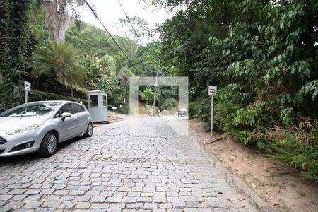 Casa de condomínio à venda com 230m², 3 quartos e 2 vagas Casa de condomínio à venda com 230m², 3 quartos e 2 vagasVista da Rua