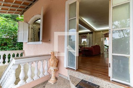 Casa de condomínio à venda com 230m², 3 quartos e 2 vagas Casa de condomínio à venda com 230m², 3 quartos e 2 vagasÁrea externa