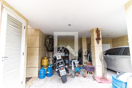 Casa de condomínio à venda com 230m², 3 quartos e 2 vagas Casa de condomínio à venda com 230m², 3 quartos e 2 vagasÁrea externa