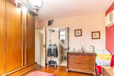 Casa de condomínio à venda com 230m², 3 quartos e 2 vagas Casa de condomínio à venda com 230m², 3 quartos e 2 vagasSuíte