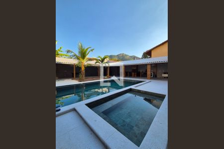 Casa de condomínio à venda com 1200m², 6 quartos e 4 vagas Casa de condomínio à venda com 1200m², 6 quartos e 4 vagasÁrea externa