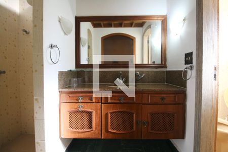 Casa de condomínio para alugar com 750m², 4 quartos e 5 vagas Casa de condomínio para alugar com 750m², 4 quartos e 5 vagasBanheiro Suíte 2