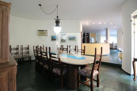 Sala de casa de condomínio para alugar com 4 quartos, 750m² em Jardim Acapulco, Guarujá