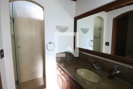 Casa de condomínio para alugar com 750m², 4 quartos e 5 vagas Casa de condomínio para alugar com 750m², 4 quartos e 5 vagasBanheiro Suíte 2