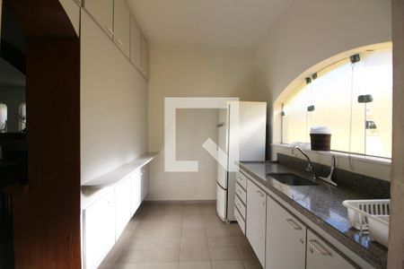 Casa de condomínio para alugar com 750m², 4 quartos e 5 vagas Casa de condomínio para alugar com 750m², 4 quartos e 5 vagasCozinha 2